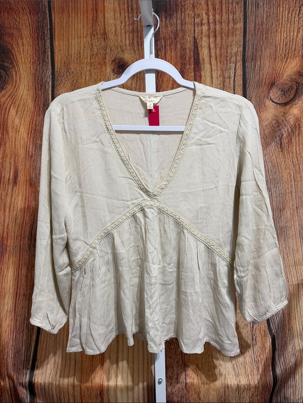 🚨(4/$10) Sim & Sam V- neck Blouse Size M